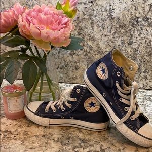Unisex Converse Size 1 - navy blue